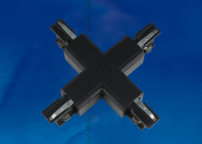 UBX-A41 BLACK 1 POLYBAG Соединитель для шинопроводов Х-образный. Цвет — черный. Упаковка — полиэтиле